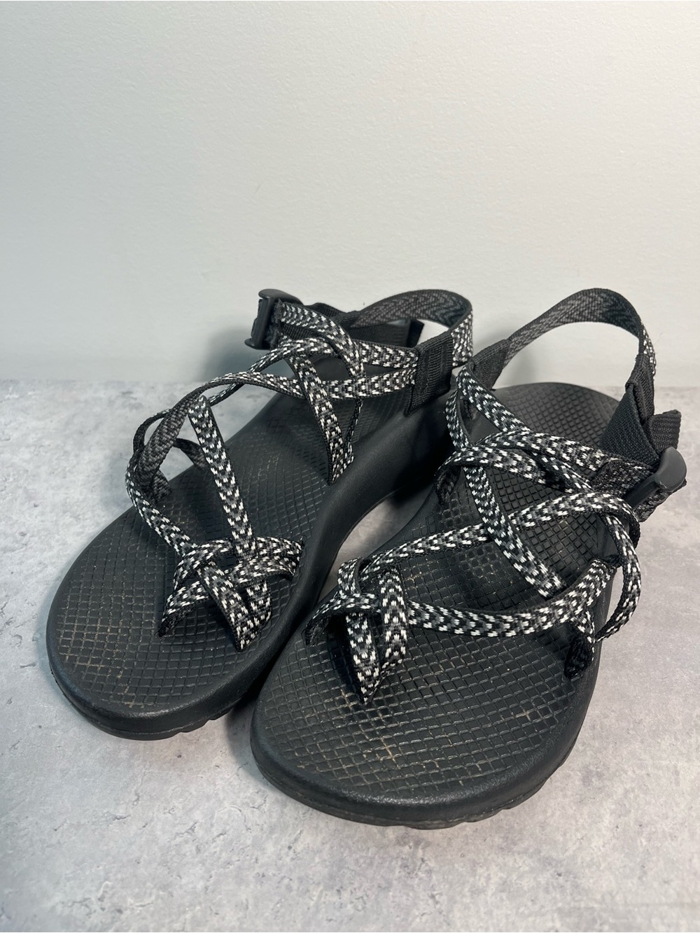 Chaco ZX2 Classic Sandal Black White Double Toe Strap Outdoor Sandals Size 7